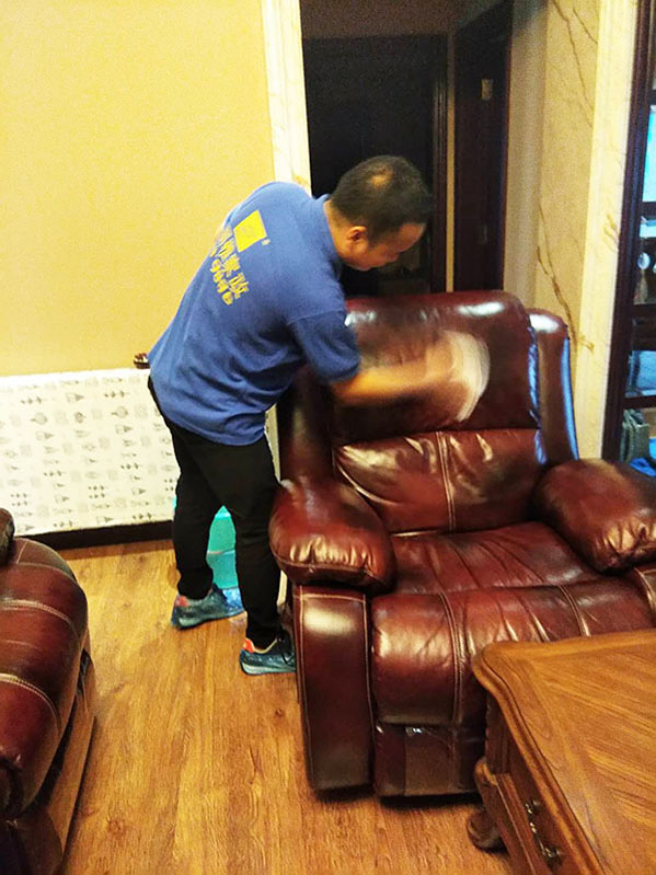真皮沙發(fā)專(zhuān)業(yè)清洗保養公司